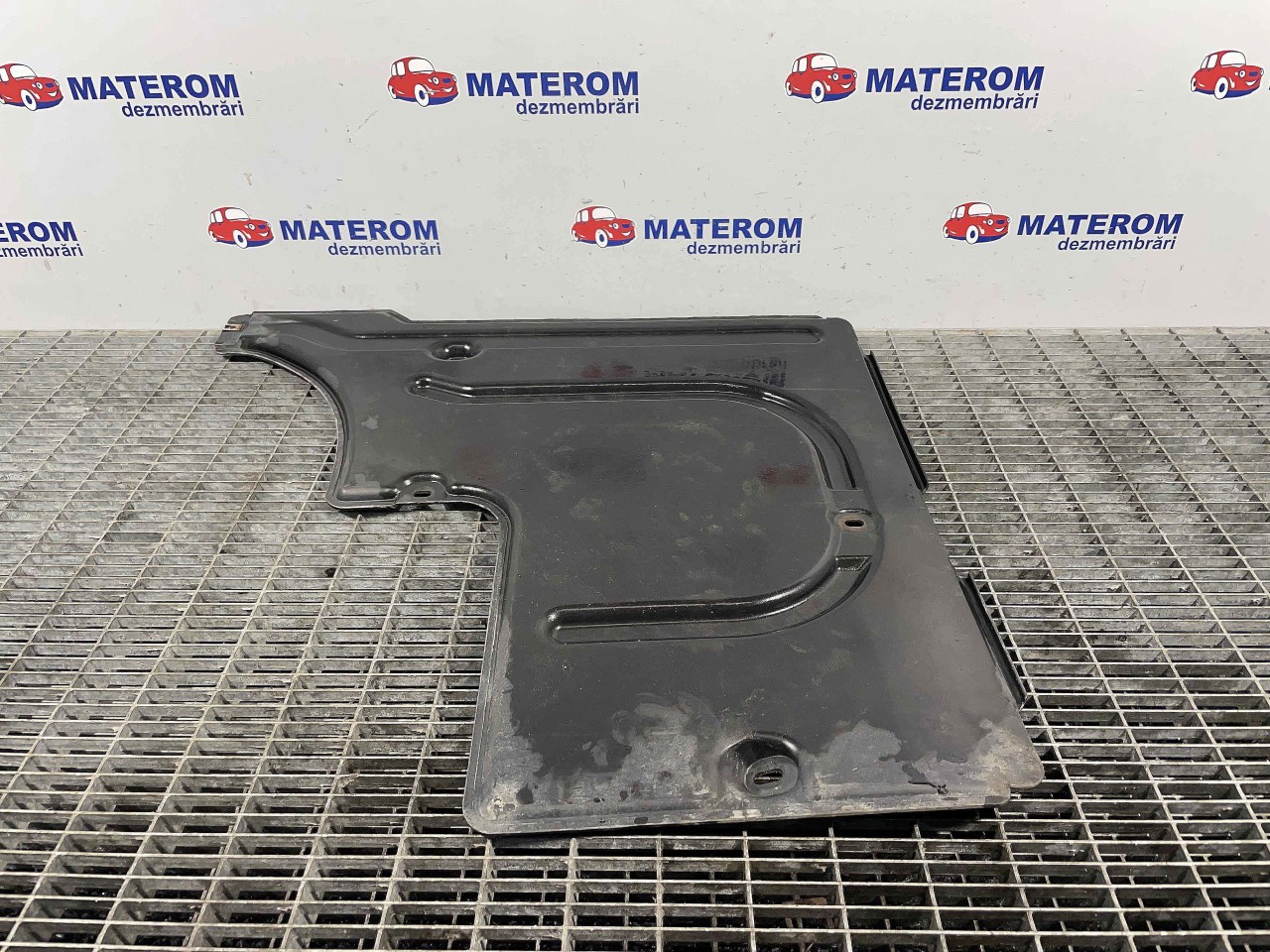 SCUT SUB MASINA BMW SERIA 7 E 66 - - (2005 2008)