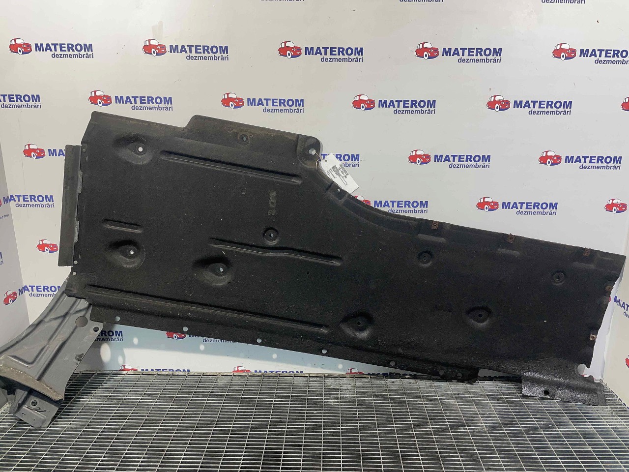 SCUT SUB MASINA BMW X1 - - (2009 2015)