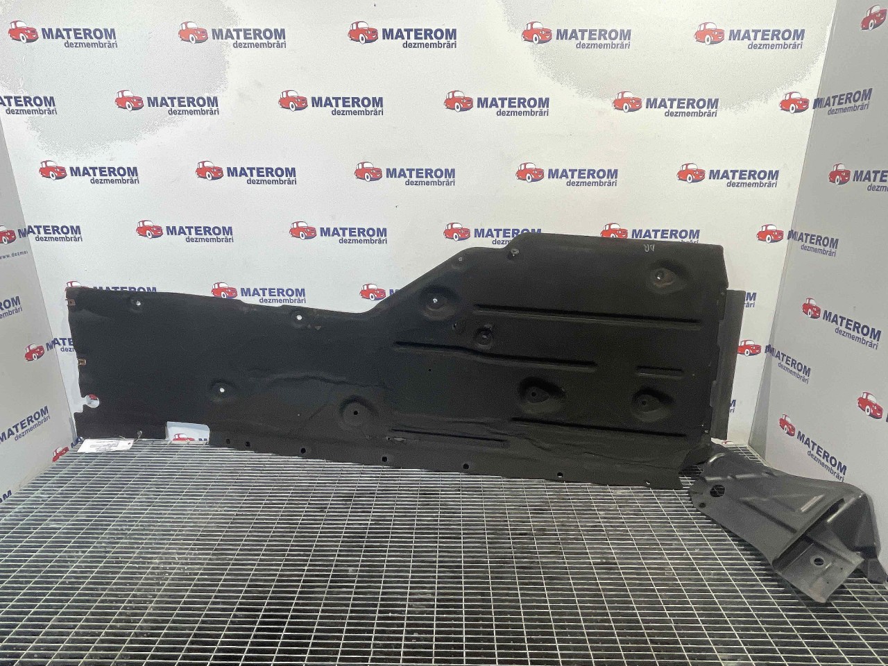 SCUT SUB MASINA BMW X1 - - (2009 2015)