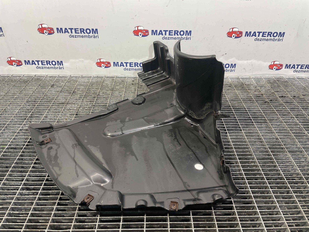 SCUT SUB MASINA BMW X1 X1 - - (2009 2015)