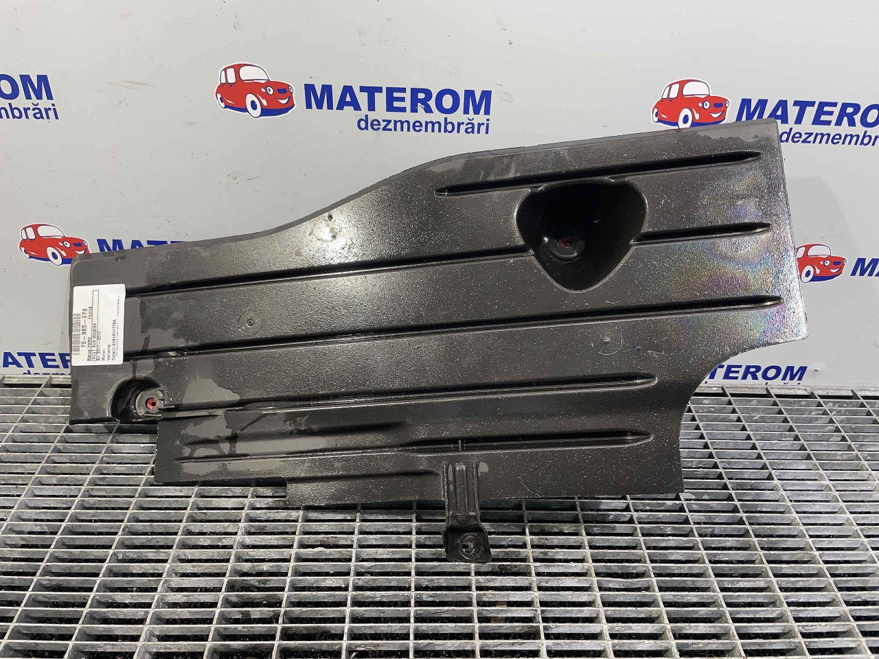 SCUT SUB MASINA FORD FOCUS - - (2011 2014)