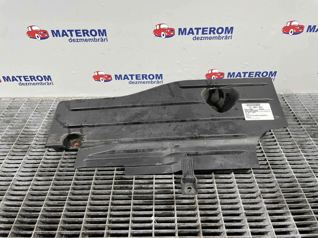 SCUT SUB MASINA FORD FOCUS - - (2011 2014)