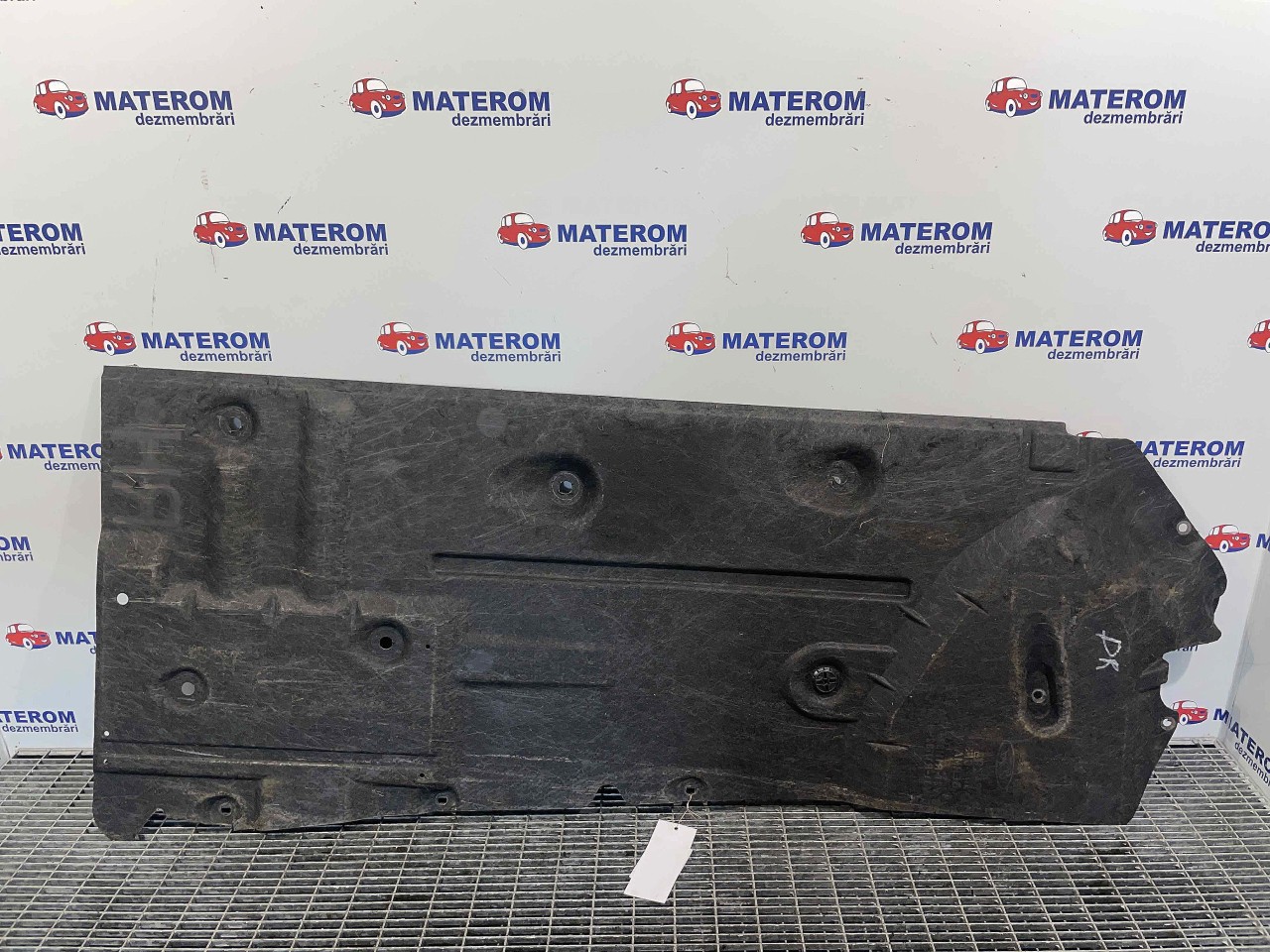 SCUT SUB MASINA FORD FOCUS - - (2011 2014)
