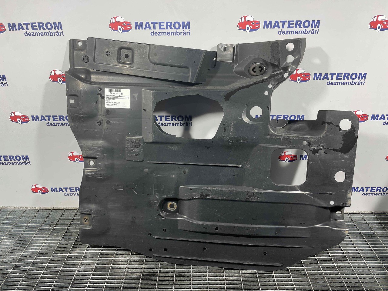 SCUT SUB MASINA MAZDA 3 - - (2013 2018)