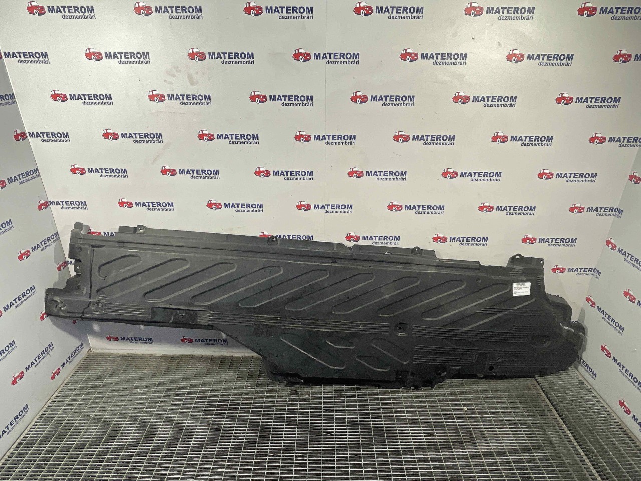 SCUT SUB MASINA MERCEDES C-CLASS - - (20
