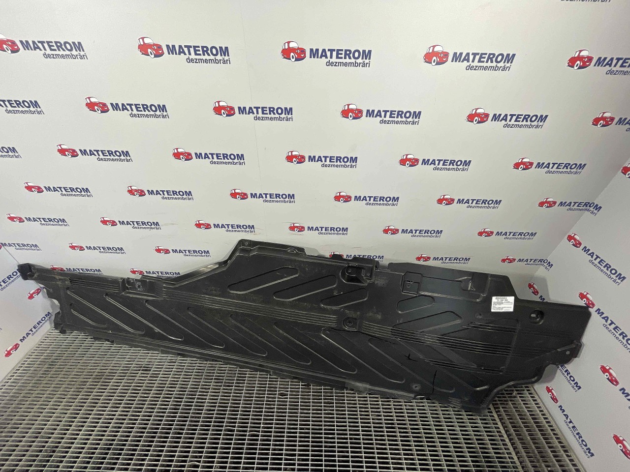 SCUT SUB MASINA MERCEDES C-CLASS - - (2014 2018)