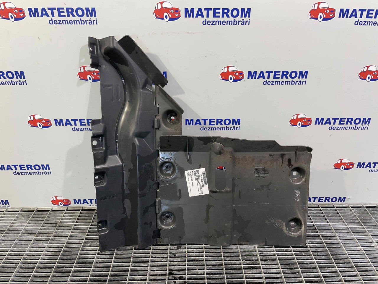 SCUT SUB MASINA NISSAN QASHQAI PLUS2 QASHQAI PLUS2 - - (2010 2014)