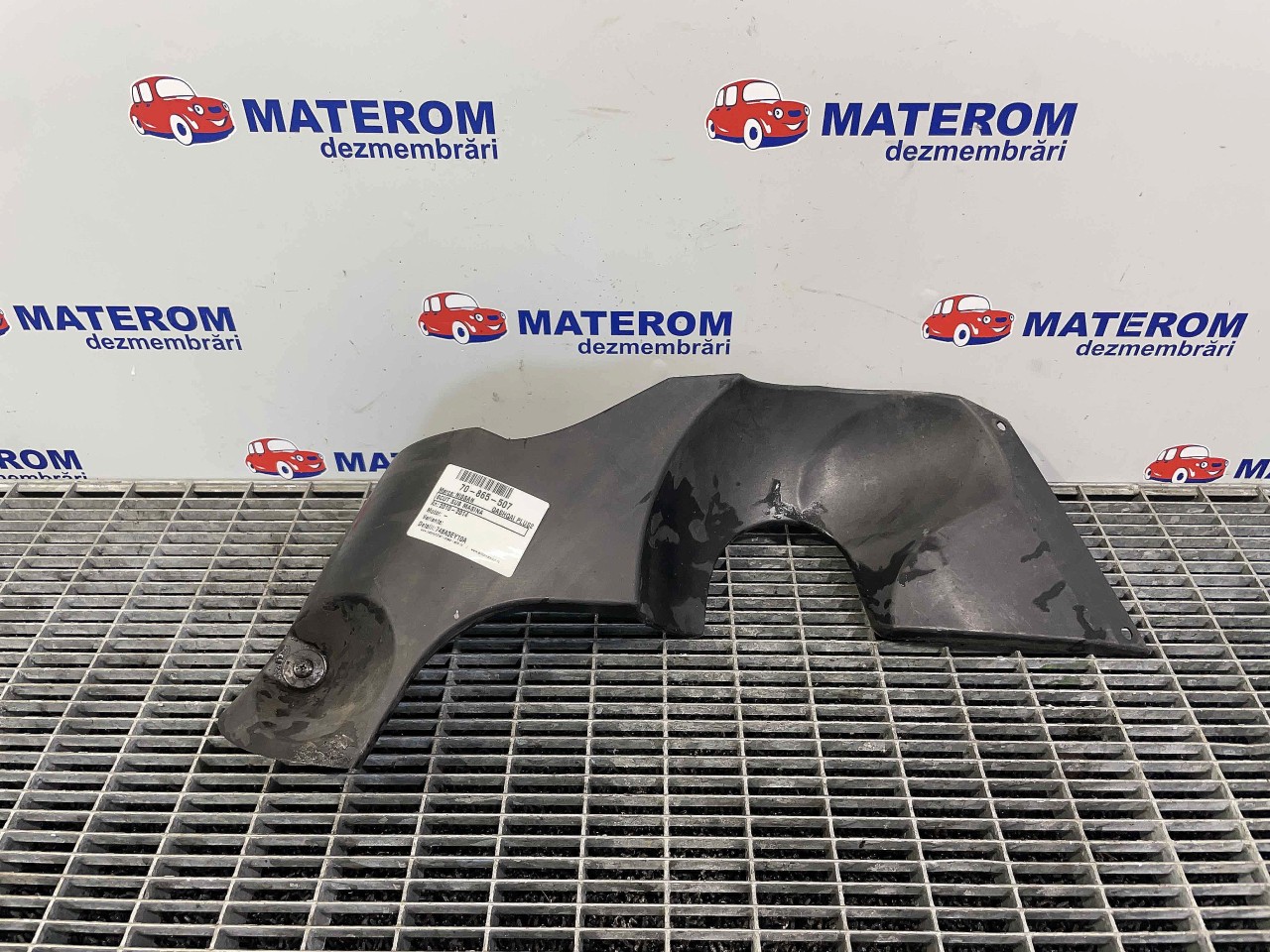 SCUT SUB MASINA NISSAN QASHQAI PLUS2 QASHQAI PLUS2 - - (2010 2014)