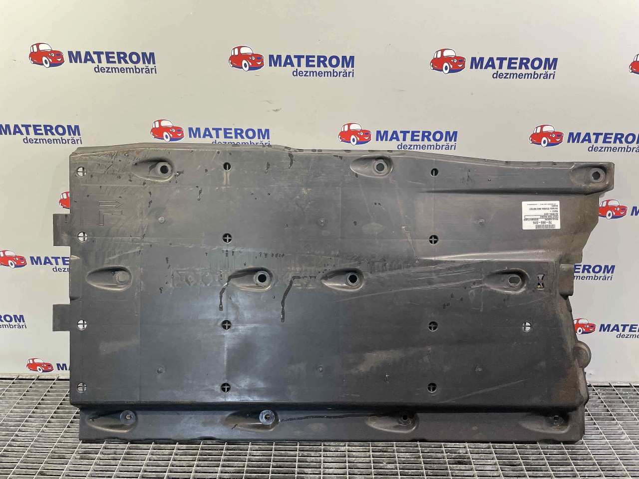 SCUT SUB MASINA NISSAN QASHQAI PLUS2 QASHQAI PLUS2 - - (2010 2014)