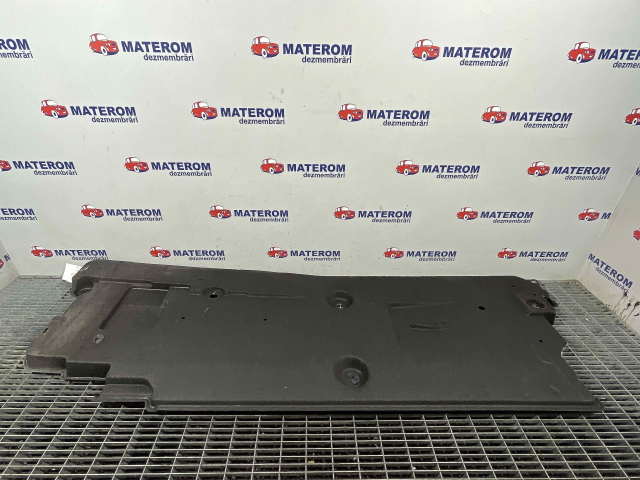 SCUT SUB MASINA TOYOTA AVENSIS - - (2015 2018)
