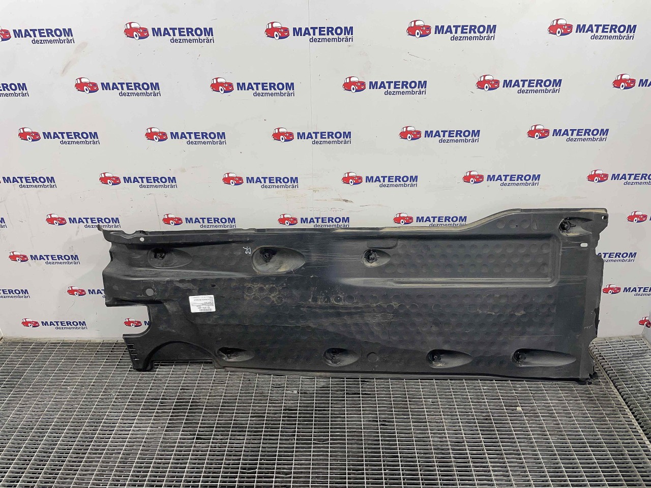 SCUT SUB MASINA VW TIGUAN - - (2010 2015)