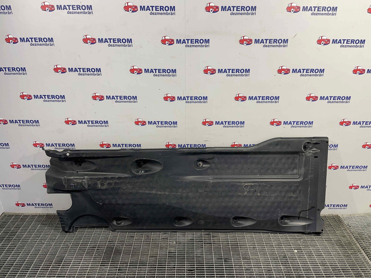 SCUT SUB MASINA VW TIGUAN - - (2010 2015)