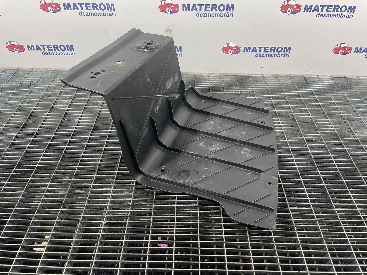 SCUT SUB MASINA VW TIGUAN TIGUAN - - (2010 2015)