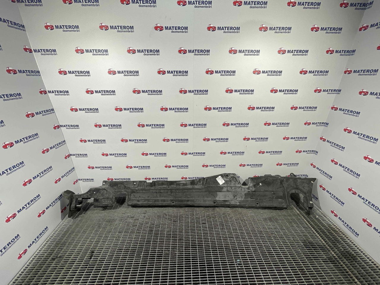 SCUT SUB MASINA VW TOUAREG TOUAREG 3.0 TSI - (2010 2018)