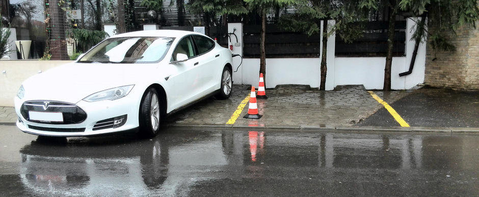 Se intampla in Romania: 50 masini electrice si doar doua borne de reincarcare Se intampla in Romania: 50 masini electrice si doar doua borne de reincarcare