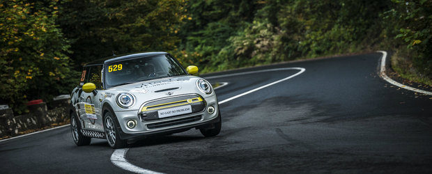 Se intampla in Romania. Un MINI 100% electric a participat in PREMIERA mondiala intr-o cursa de viteza