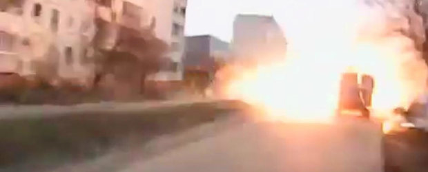 Se intampla in Ucraina: O racheta loveste... masinile din trafic