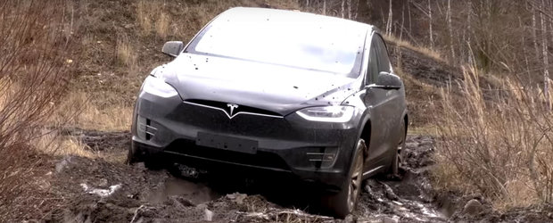 Se vinde ca SUV dar multi se indoiesc de abilitatile lui. Cum se descurca MODEL X in off-road