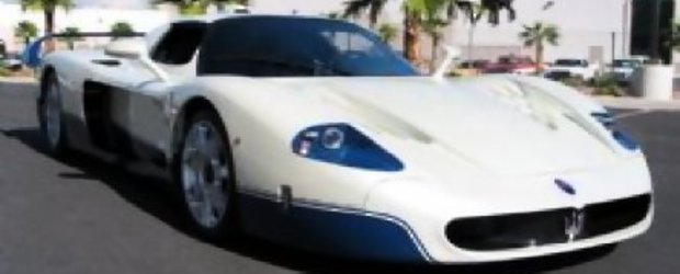 Se vinde un Maserati MC12