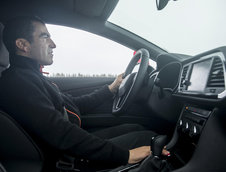 Seat Leon Cupra ST versus 6 caini Husky