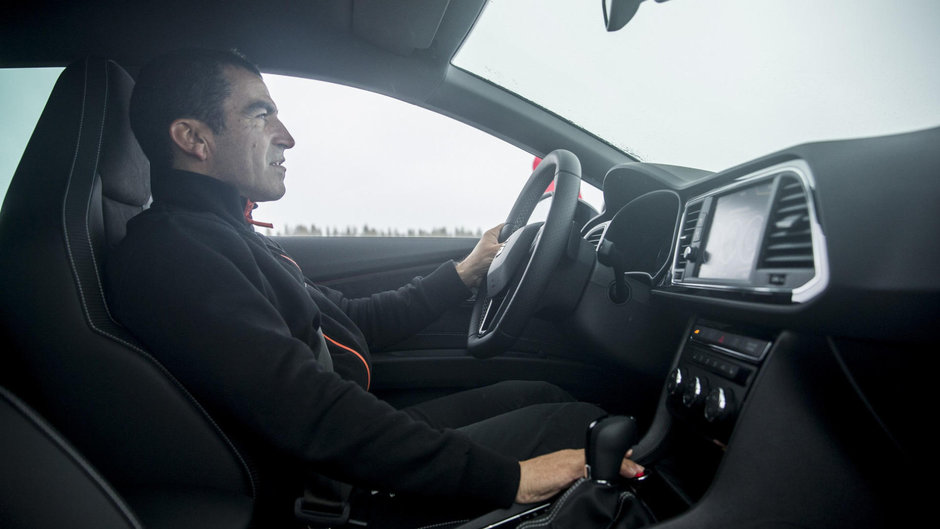 Seat Leon Cupra ST versus 6 caini Husky