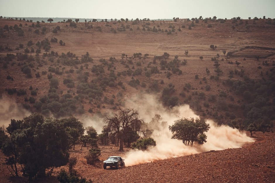 Sebastien Loeb incepe Raliul Marocului cu o victorie pentru Dacia Sandriders