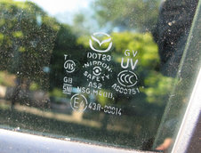 Secretele masinii tale: ce se ascunde in spatele simbolurilor de pe geamurile auto