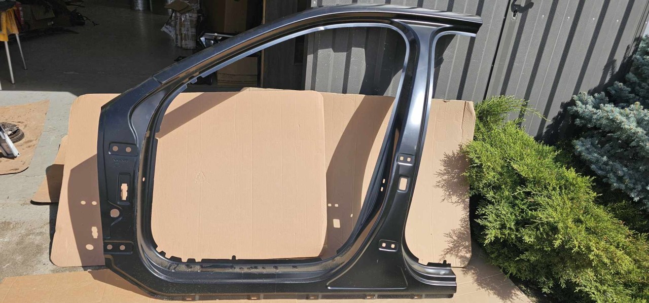 Segment prag stanga cu stalp A + B Volvo XC60 2 2018 2019 2020 2021 2022