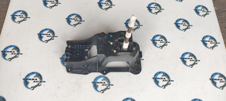 Selector viteze cutie manuala Renault Laguna III cod: 8200743573D