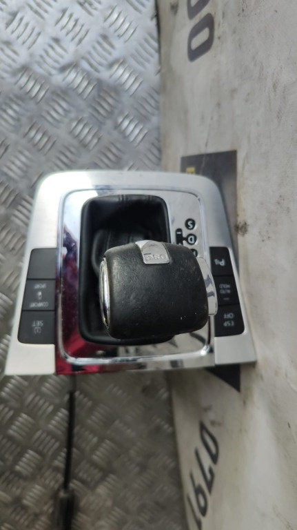 Selector viteze Vw Passat CC 2.0 TSI cod motor CCZA ,transmisie automata MLZ , an 2010 cod 3C1713203...