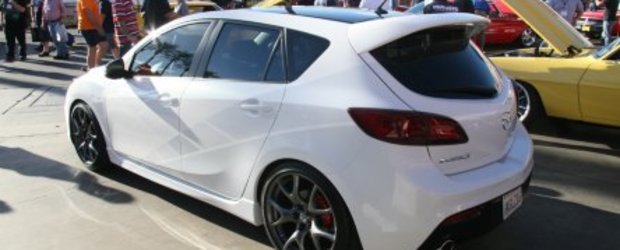 SEMA 2009: Doua Mazda3 au iesit la un flirt mic