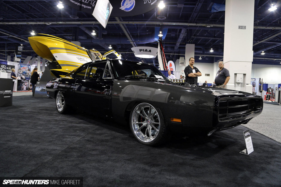 SEMA 2014: Muscle car-uri clasice, tehnologie moderna si sute de cai putere