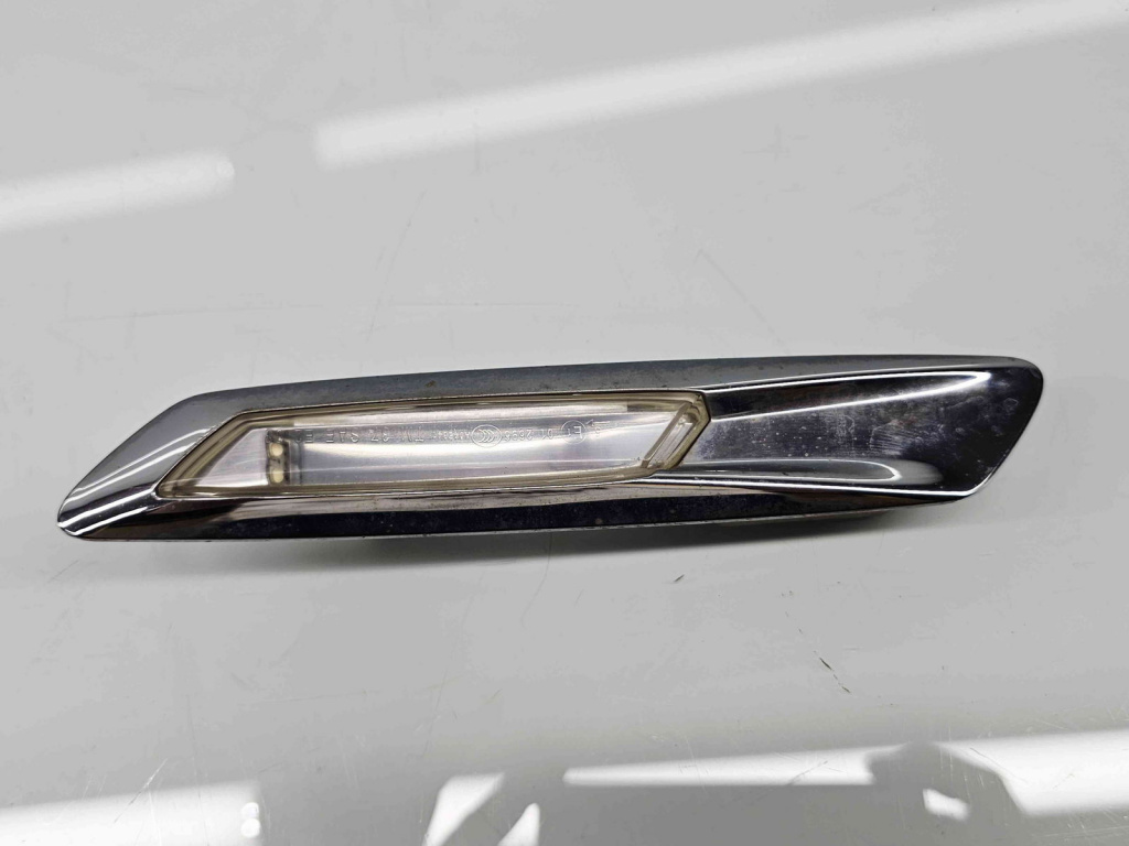 Semnalizare aripa dreapta Bmw 5 (F10) [Fabr 2011-2016] 7154168