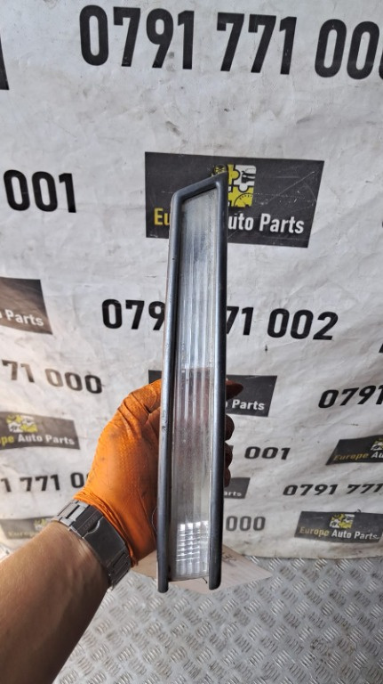 Semnalizare fata dreapta VW Passat B6 2.0 TDI BMR an 2006 cod 3C0807718C