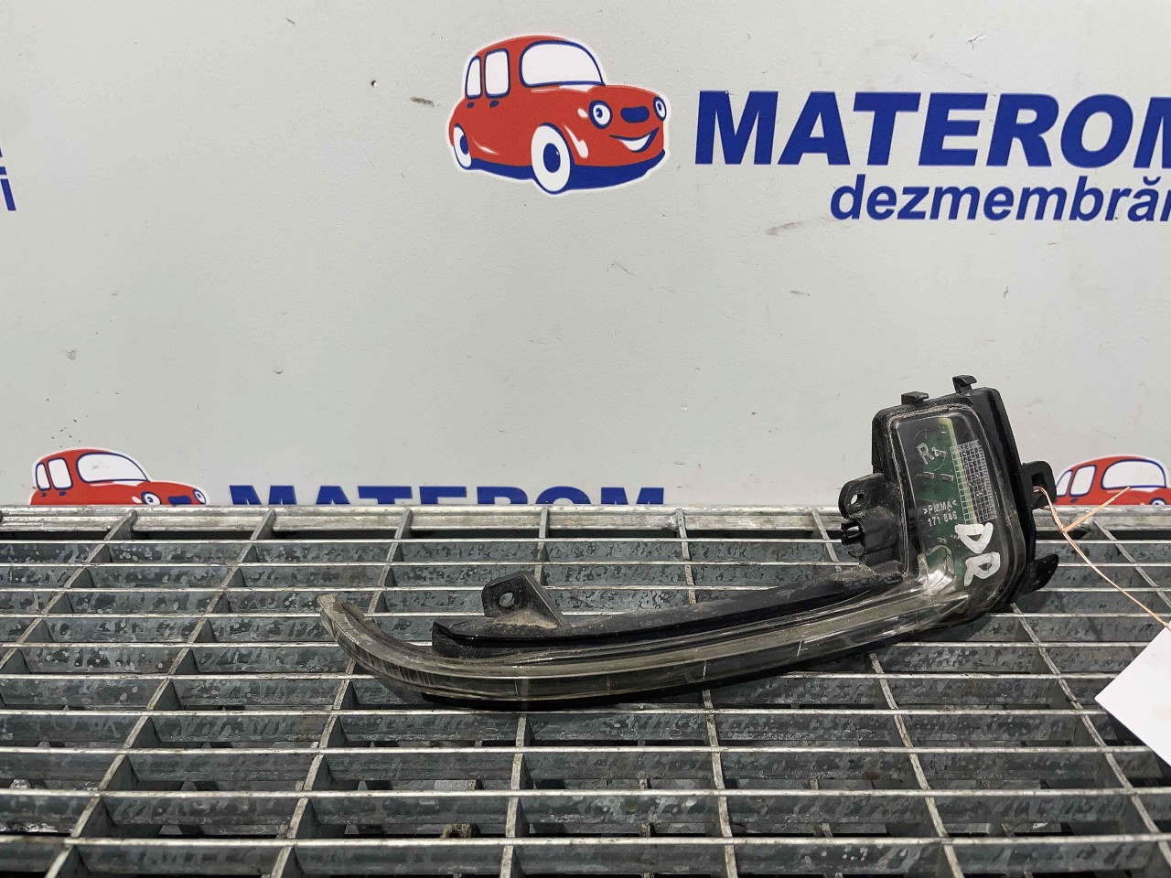 SEMNALIZATOR AUDI A4 - - (2012 2015)