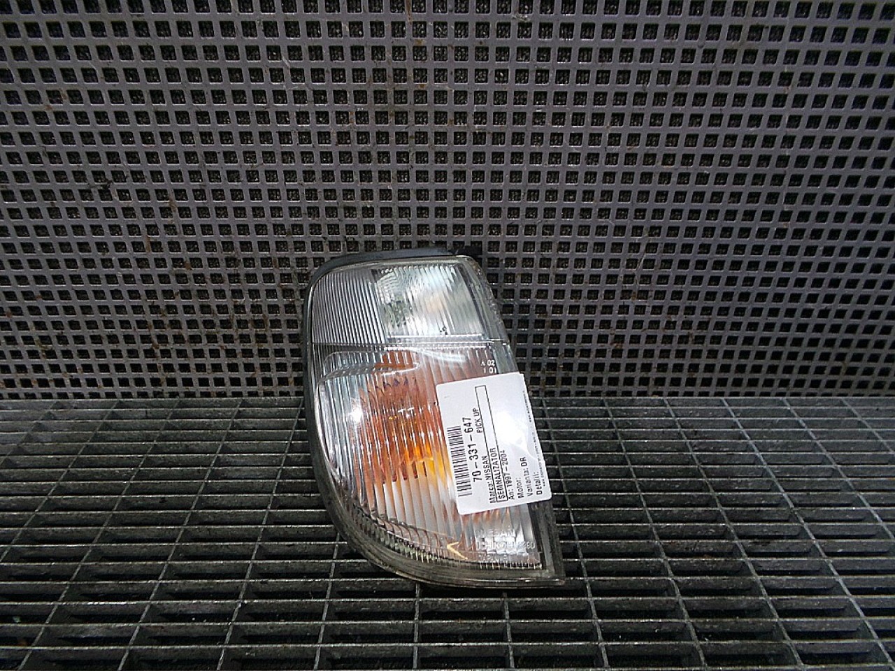 SEMNALIZATOR NISSAN PICK UP - - (1997 2004)