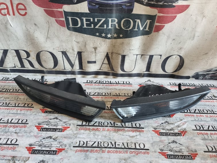 Semnalizator stanga / dreapta VW Scirocco coduri : 1K8953041C / 1K8953042C