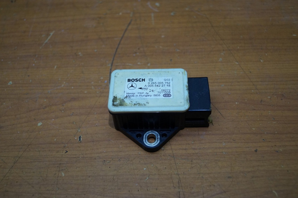 Senzor acceleratie Mercedes A0055422718