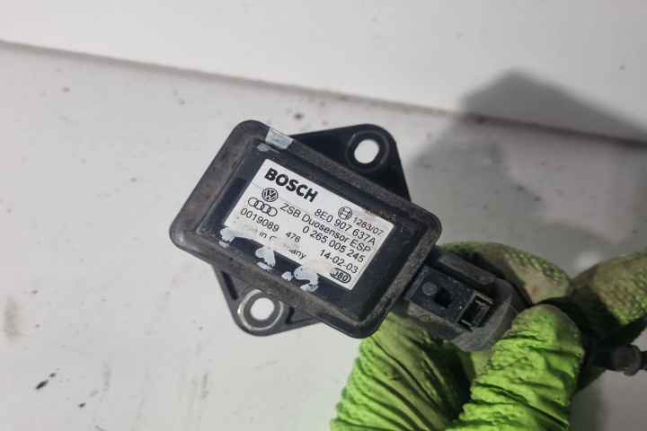 Senzor ESP 8E0 907 637A Volkswagen VW Passat B5 [1996 - 2000] wagon 1.9 TDI MT (110 hp)