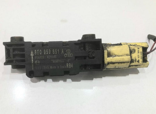 Senzor impact 2.0 tdi 8e0959651a Audi A4 B7 [2004 - 2008]