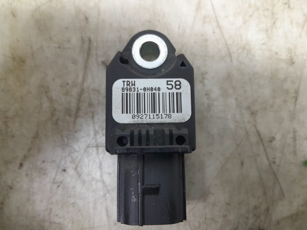 Senzor impact 89831-0H040 Toyota Aygo 2 [2014 - 2020] 1.0 benzina 1KRFE