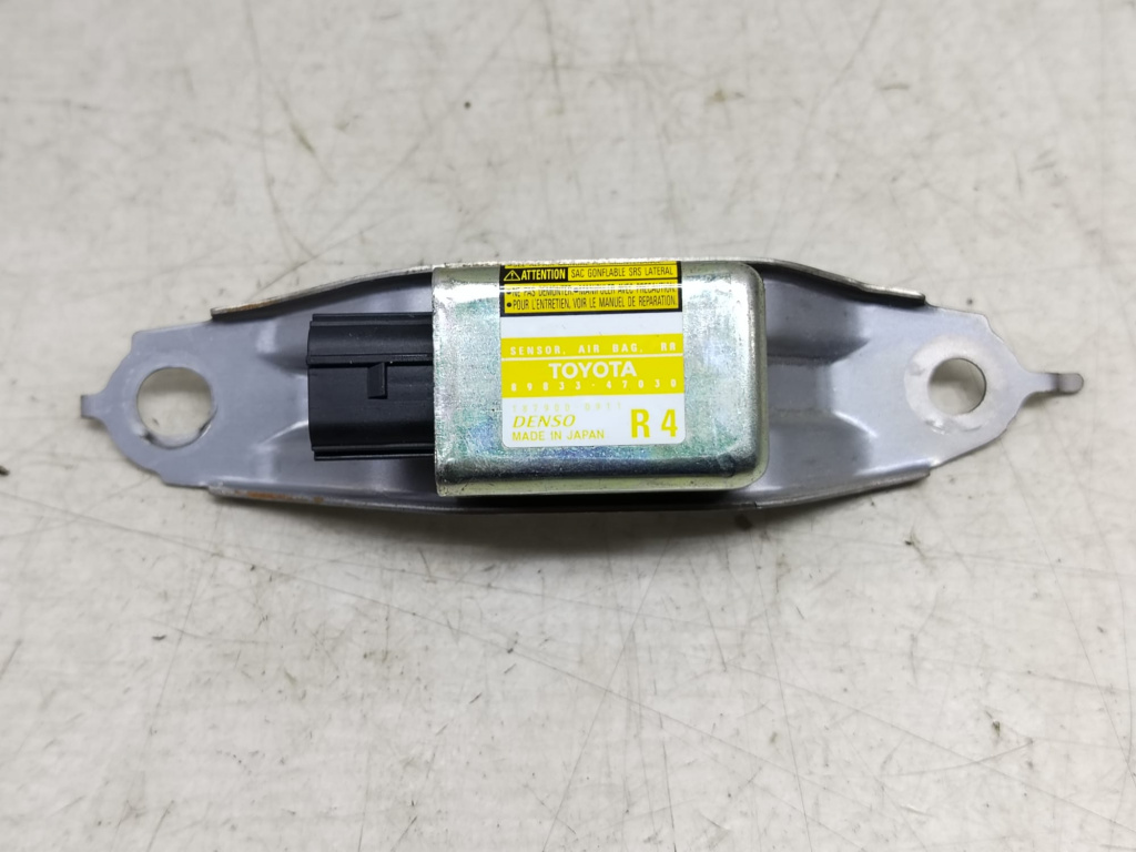 Senzor impact 89833-47030 Toyota Prius 2 [2003 - 2011] 1.5 hybrid 1NZ-FXE