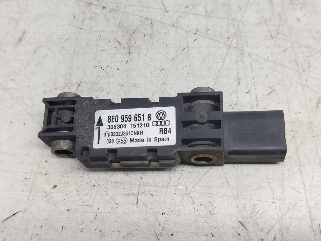Senzor impact 8e0959651b Audi A8 D3/4E [2002 - 2005]
