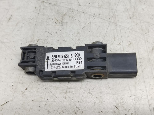 Senzor impact 8e0959651b Audi A8 D3/4E [2002 - 2005]