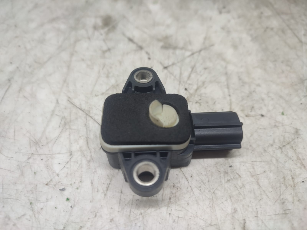 Senzor impact 8P0955557 Audi A4 B7 [2004 - 2008] 2.0 tdi BPW