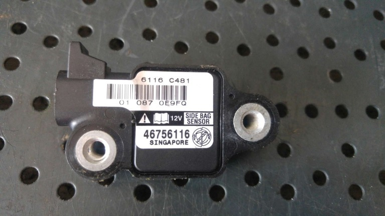 Senzor impact alfa romeo 147 937 46756116 6116c481