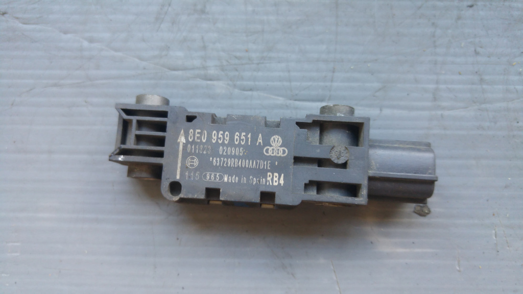 Senzor impact audi a4 b7 8e0959651a