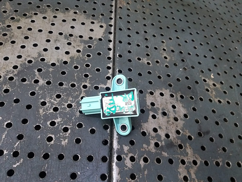 Senzor impact audi a4 b8 8k 8k0955557c