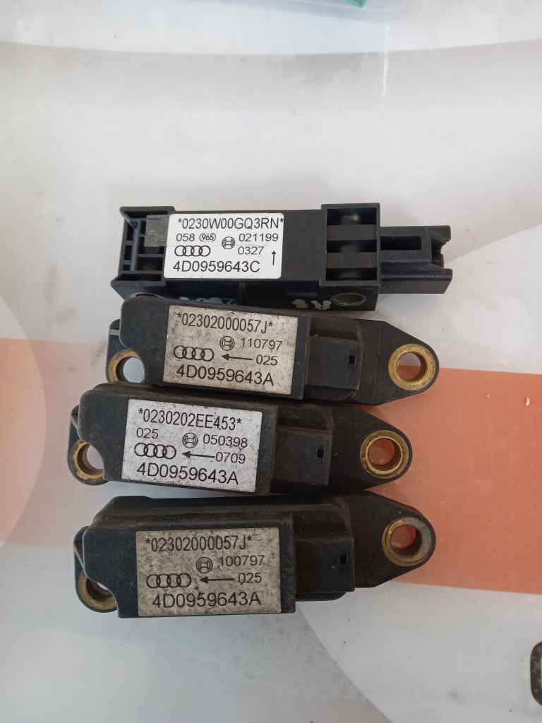 Senzor impact Audi A8 (1994-2002) [4D2, 4D8] 3.0 Motorina 2001, 4D0959643C / 4D0959643A