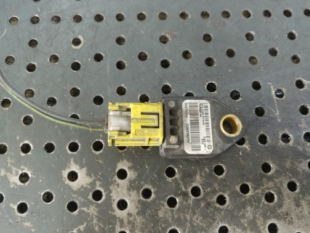 Senzor impact dodge caliber dupa 2006 p04896061aa
